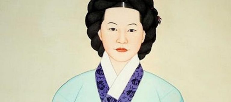 Portrait of a woman in traditional Korean Hanbok.