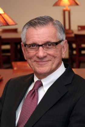 Portrait of a man in a suit, working in an office.